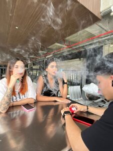 ¿Entretenimiento o dependencia? El imponente imaginario del consumo de los vapeadores