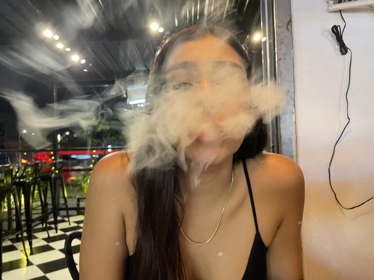 Mitos del Vape, Vapeo en Medellín, Nicotina, Adicción en jóvenes, Cigarrillo Electronico.
