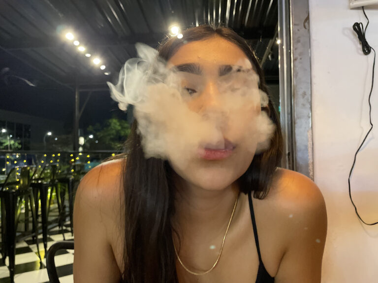 Mitos del Vape, Vapeo en Medellín, Nicotina, Adicción en jóvenes, Cigarrillo Electronico.