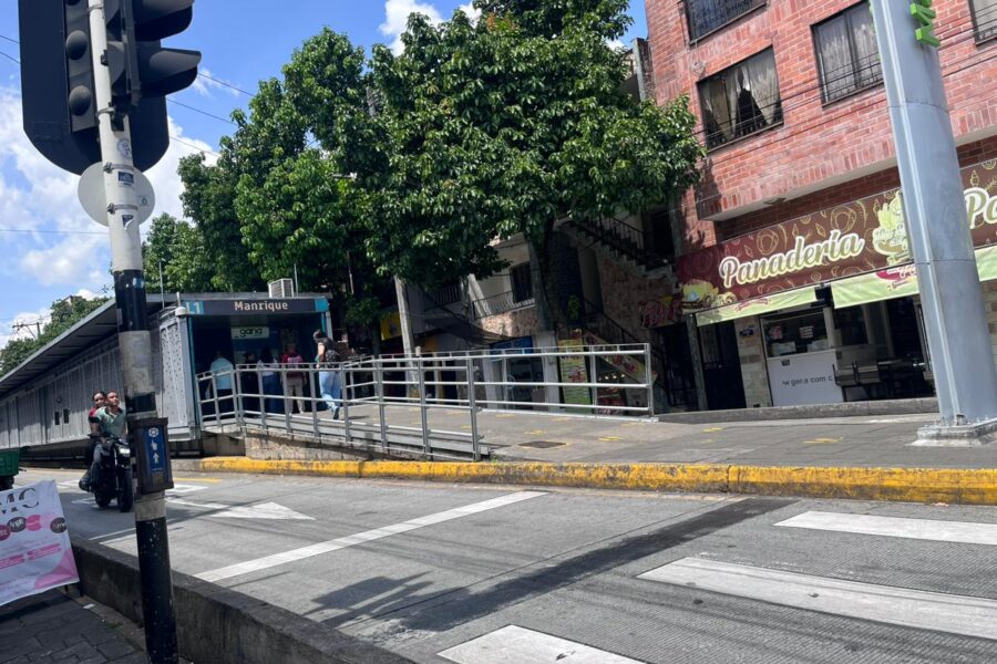 Desobediencia en las vías: la creciente problemática por invasión de carriles del Metroplús