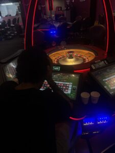 Jóvenes jugando a perder: la nueva adicción juvenil