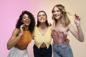 Medellín: cuna del reggaetón global y espejo de la sexualización de la mujer en la música urbana